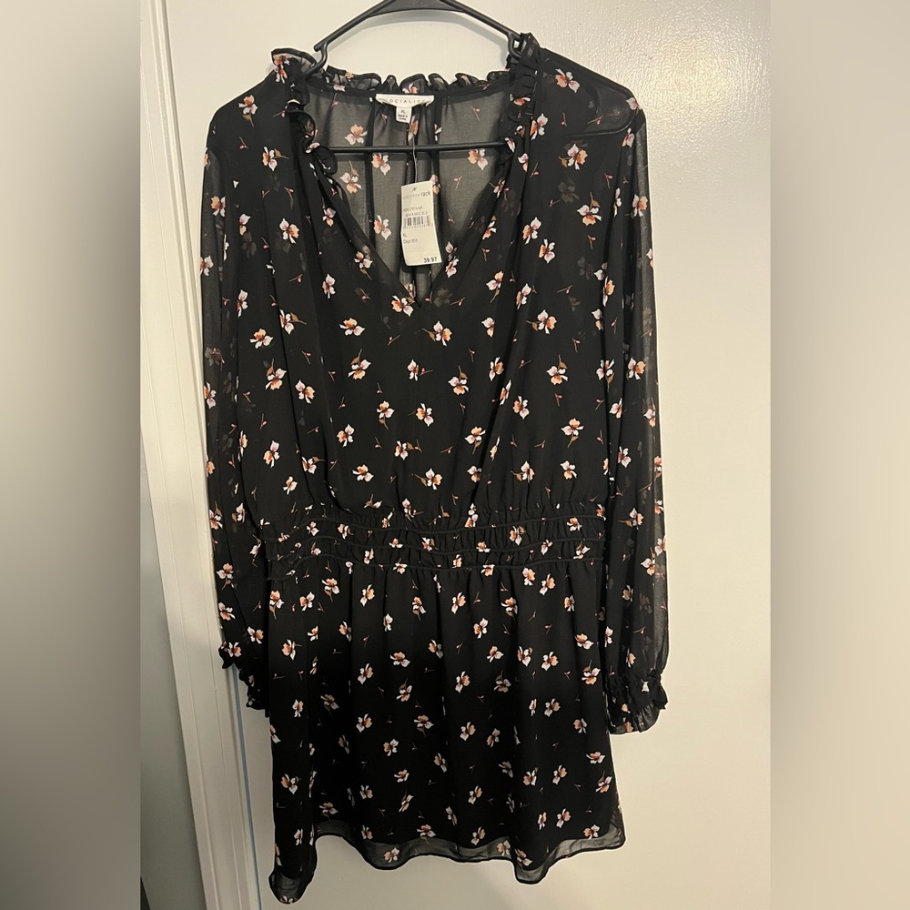Women’s mini dress. Falls right below knees. Never worn. XL